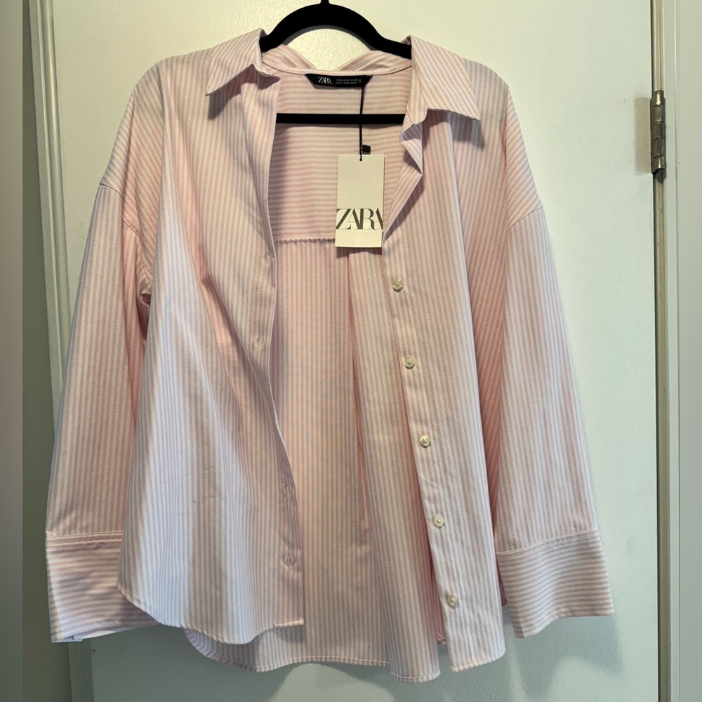 Women’s Zara pink and white button up shirt. Size Medium, never worn with tags